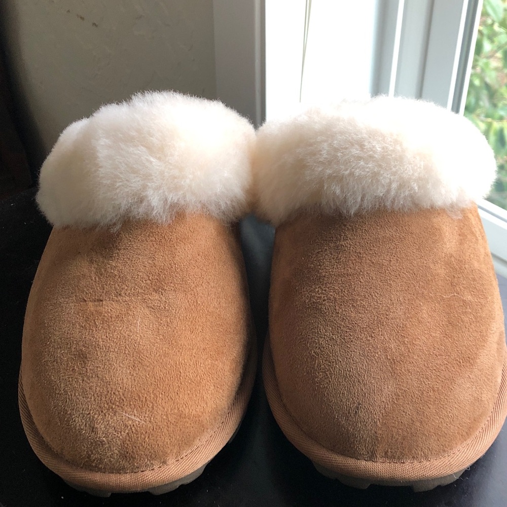 Unbranded fleece lined suede slippers size 10